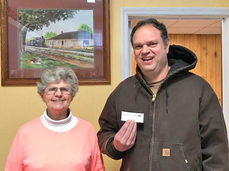 Niota announces hog raffle, Christmas light winners